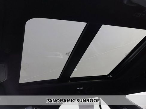 Used 2022 Ford Explorer ST w/ Equipment Group 401A image 4