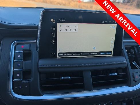 Used 2022 GMC Yukon XL SLT w/ SLT Luxury Package image 26