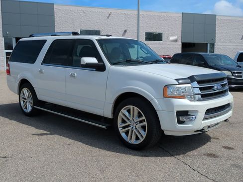 Used 2016 Ford Expedition EL Limited w/ Equipment Group 301A AWD/4WD image 2