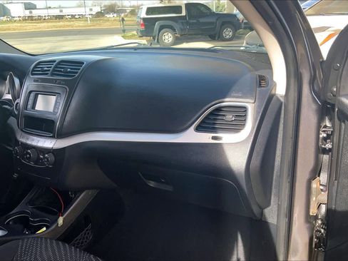 Used 2016 Dodge Journey SE w/ Flexible Seating Group image 19