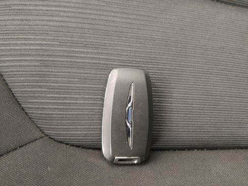 Used 2023 Chrysler Voyager LX image 32