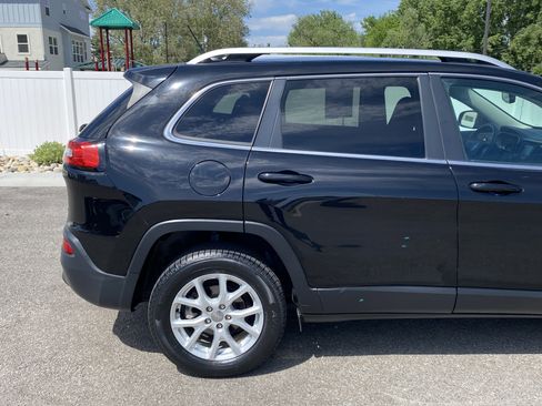 Used 2018 Jeep Cherokee Latitude FWD image 7
