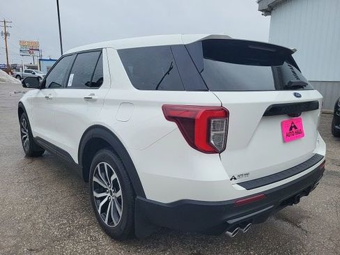 Used 2022 Ford Explorer ST w/ Premium Technology Package image 9