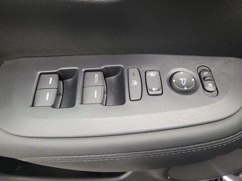 Used 2025 Honda HR-V LX image 20