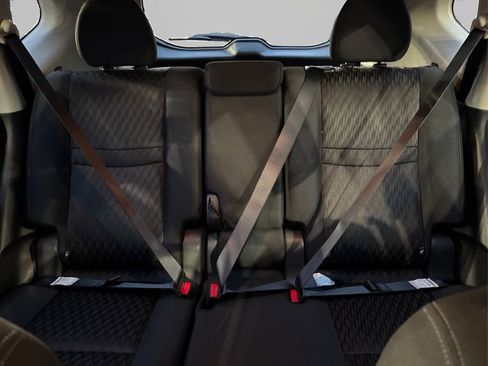 Used 2018 Nissan Rogue S image 17