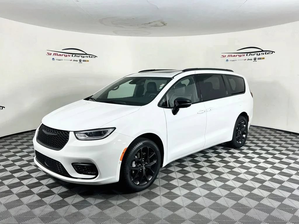 Used 2025 Chrysler Pacifica Limited AWD/4WD image 4