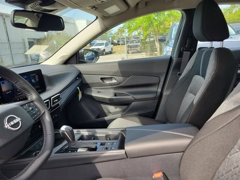 New 2026 Nissan Sentra SV w/ SV Convenience Package FWD image 8