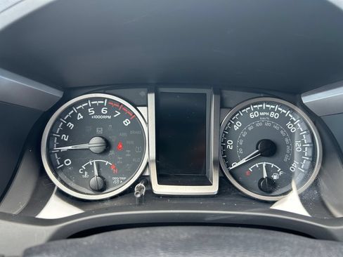Used 2022 Toyota Tacoma SR5 RWD image 14