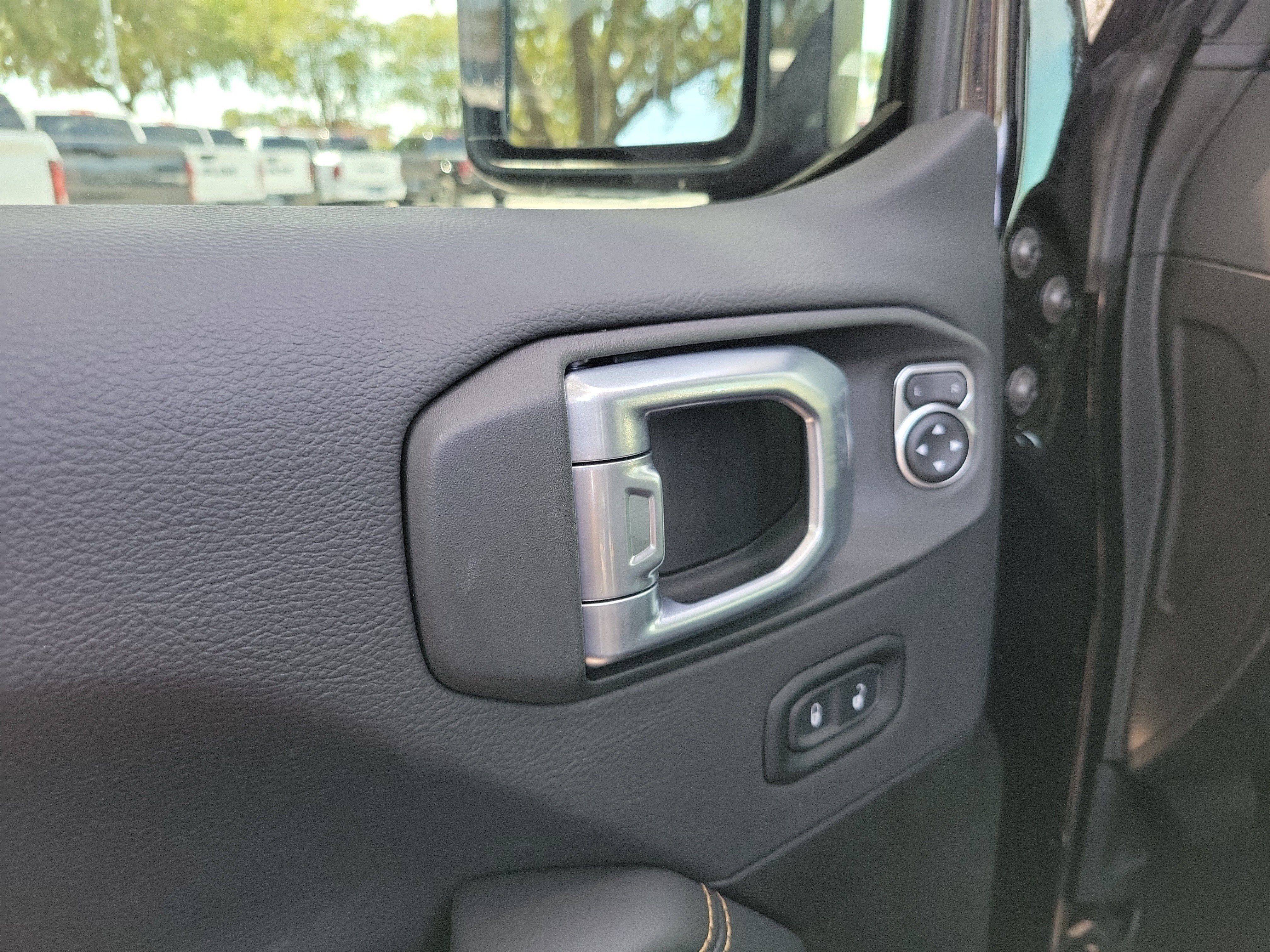 New 2027 Jeep Wrangler Unlimited Sahara AWD/4WD image 12