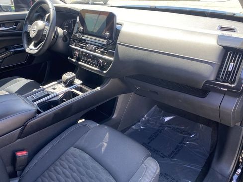 Used 2022 Nissan Pathfinder SV FWD image 28
