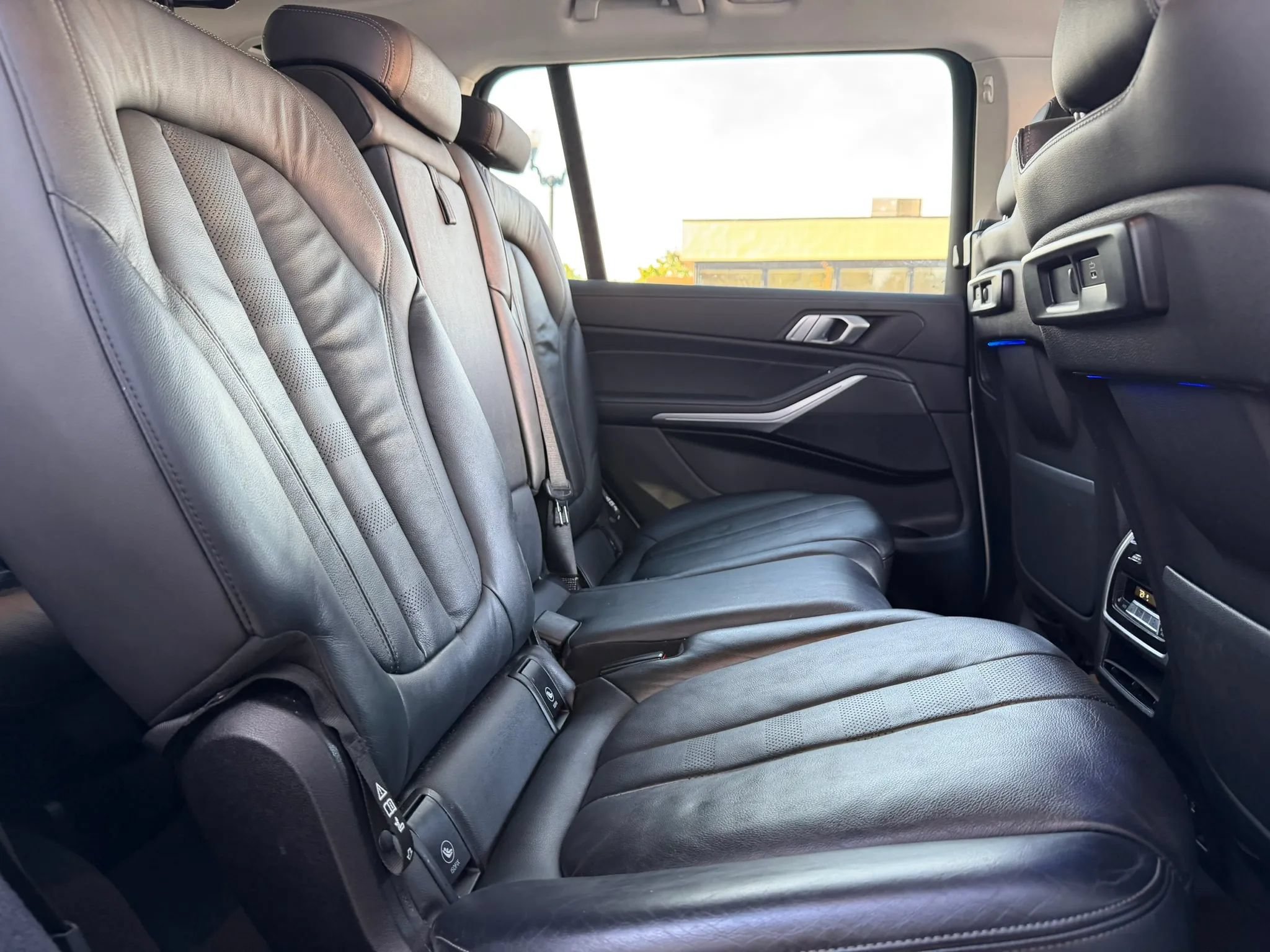 Used 2022 BMW X7 xDrive40i w/ Cold Weather Package AWD/4WD image 15
