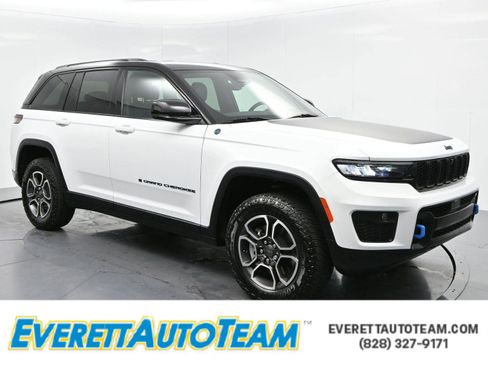 Used 2022 Jeep Grand Cherokee Trailhawk AWD/4WD image 1