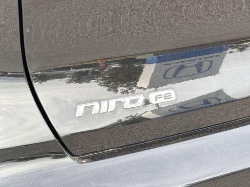 Used 2022 Kia Niro LX image 23