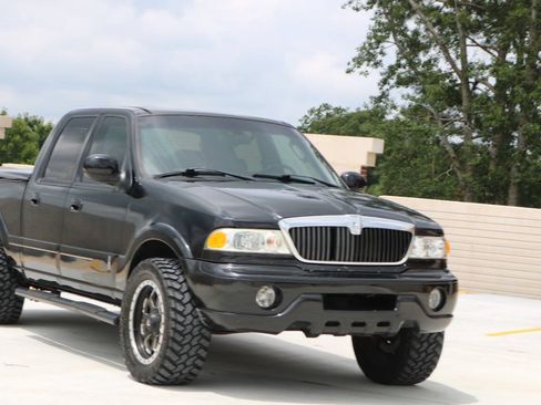 Used 2002 Lincoln Blackwood RWD image 9