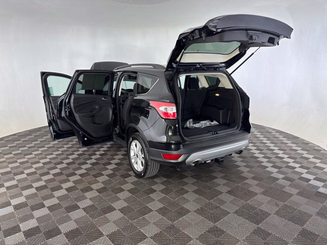 Used 2018 Ford Escape SE w/ Ford Safe & Smart Package FWD image 16