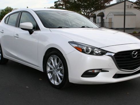 Used 2018 MAZDA MAZDA3 Touring image 2