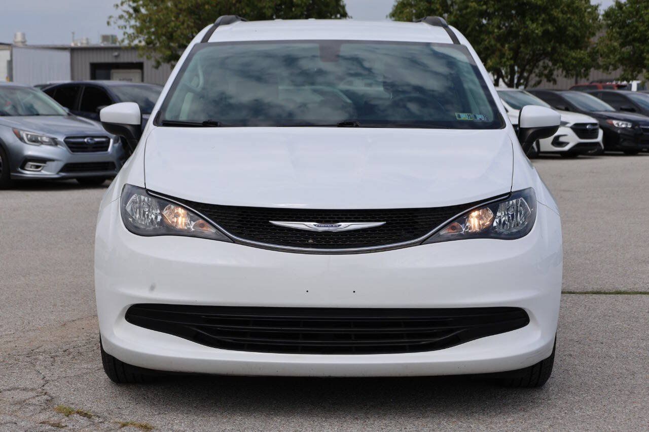 Used 2020 Chrysler Voyager Lxi FWD image 5