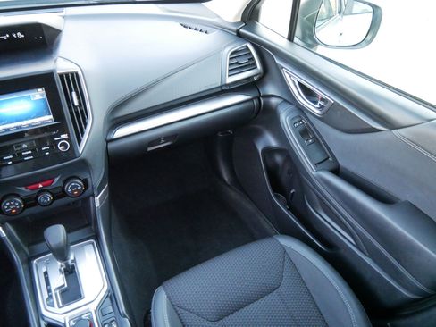 Used 2023 Subaru Forester Premium image 11