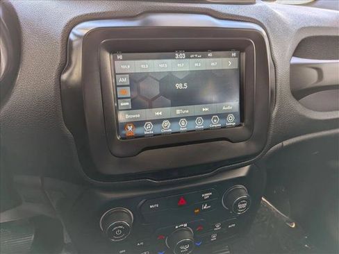Used 2021 Jeep Renegade Latitude AWD/4WD image 13