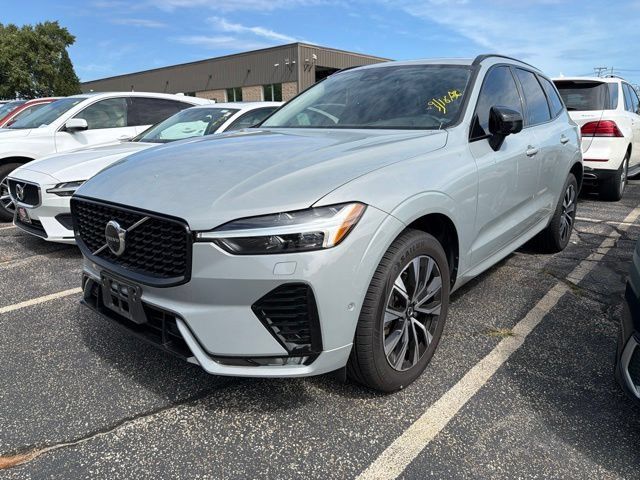 Used 2024 Volvo XC60 B5 Plus w/ Climate Package AWD/4WD image 3