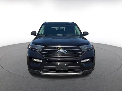 Used 2024 Ford Explorer XLT w/ Equipment Group 202A RWD image 4