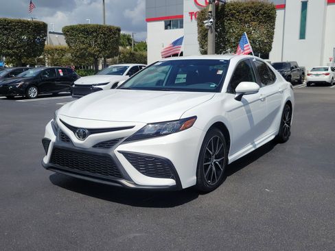 Used 2023 Toyota Camry SE w/ Convenience Package image 5