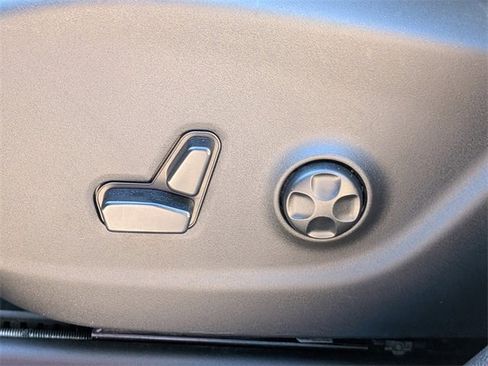 Used 2021 Jeep Cherokee Latitude Plus image 19