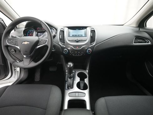 Used 2017 Chevrolet Cruze LT w/ Convenience Package FWD image 5