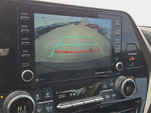 Used 2021 Toyota Highlander XLE image 27