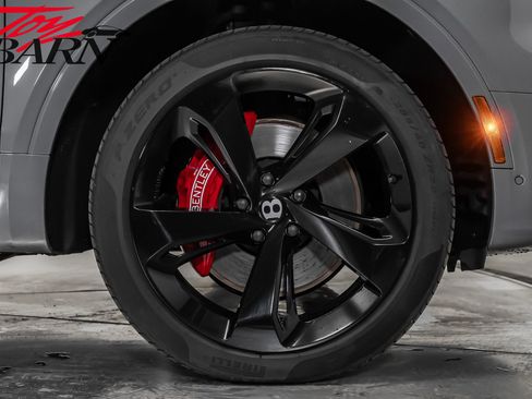 Used 2022 Bentley Bentayga image 15