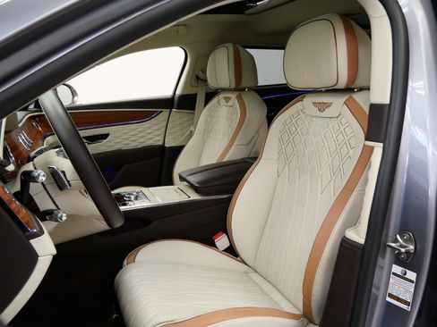 Used 2022 Bentley Flying Spur Plug-In Hybrid image 23