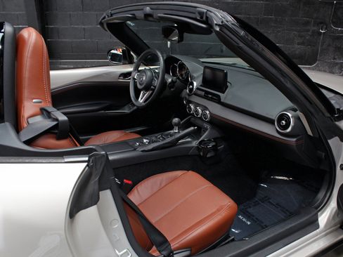 Used 2022 MAZDA MX-5 Miata Grand Touring w/ Weather Package RWD image 46