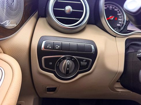 Used 2018 Mercedes-Benz GLC 300 4MATIC image 32