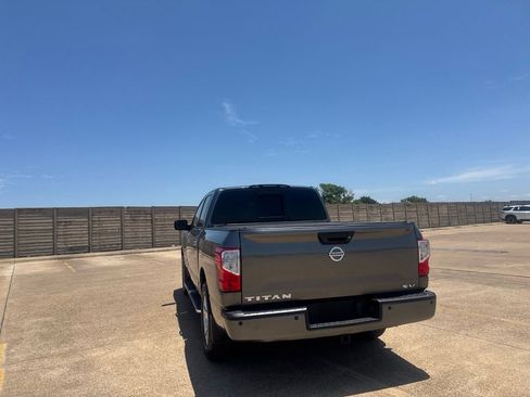 Used 2018 Nissan Titan SV w/ SV Convenience Package RWD image 17