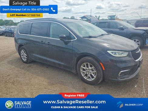 Used 2022 Chrysler Pacifica Touring-L FWD image 5