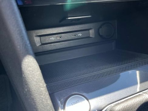 Used 2024 Volkswagen Tiguan SE FWD image 39