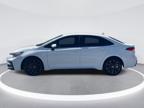 Used 2026 Toyota Corolla SE FWD image 4