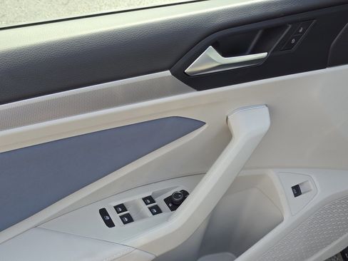 Used 2025 Volkswagen Jetta SE w/ Sunroof Package image 31