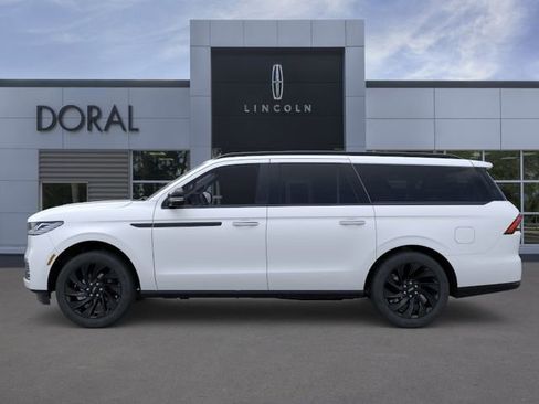 New 2026 Lincoln Navigator L Reserve AWD/4WD image 3