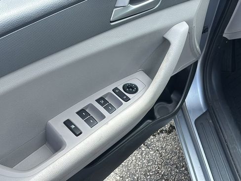 Used 2017 Hyundai Sonata SE w/ Winter Weather Package FWD image 14