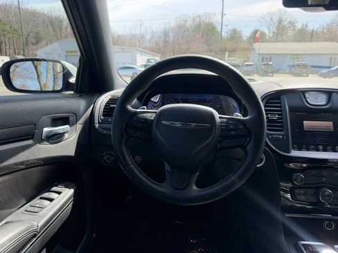 Used 2016 Chrysler 300 S image 30