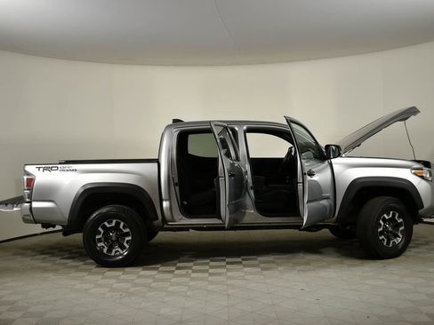 Used 2022 Toyota Tacoma TRD Off-Road image 7