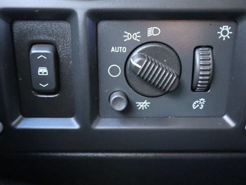 Used 2005 HUMMER H2 SUT w/ Preferred Equipment Group AWD/4WD image 28