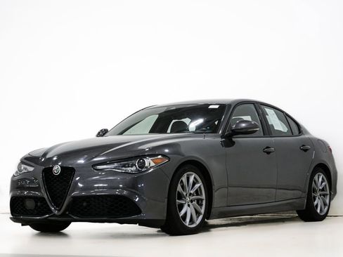 Used 2023 Alfa Romeo Giulia Sprint RWD image 3