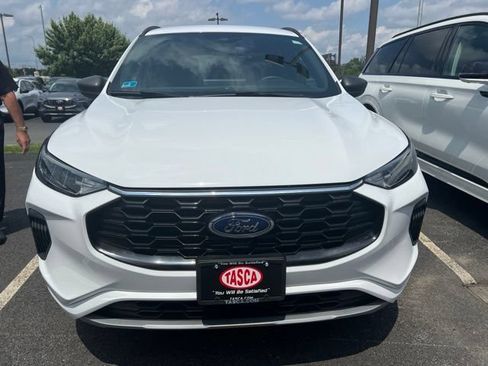 Used 2023 Ford Escape ST-Line w/ Tech Pack #1 AWD/4WD image 2