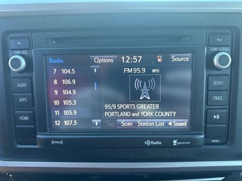 Used 2017 Toyota Tacoma SR5 image 19