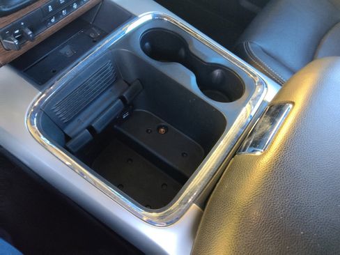 Used 2016 RAM 1500 Laramie w/ Convenience Group image 26