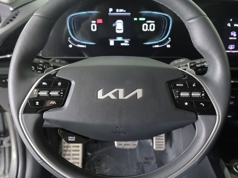 Used 2024 Kia Niro SX Touring FWD image 12