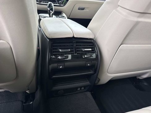 Used 2021 BMW M550i xDrive M550i xDrive w/ Executive Package image 17