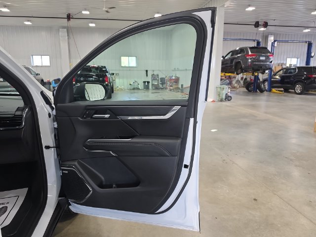 Used 2026 GMC Acadia Elevation w/ Elevation Premium Package AWD/4WD image 32